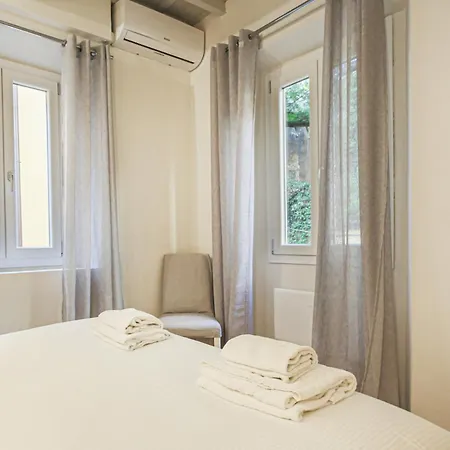 - Silver Glow Apartment