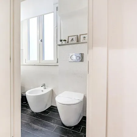 - Silver Glow Apartment