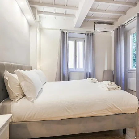 - Silver Glow Apartment