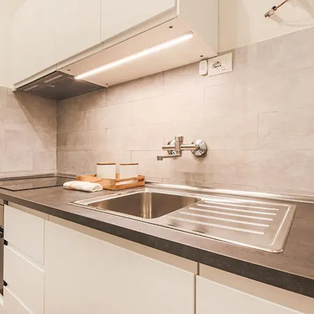 - Silver Glow Apartment *